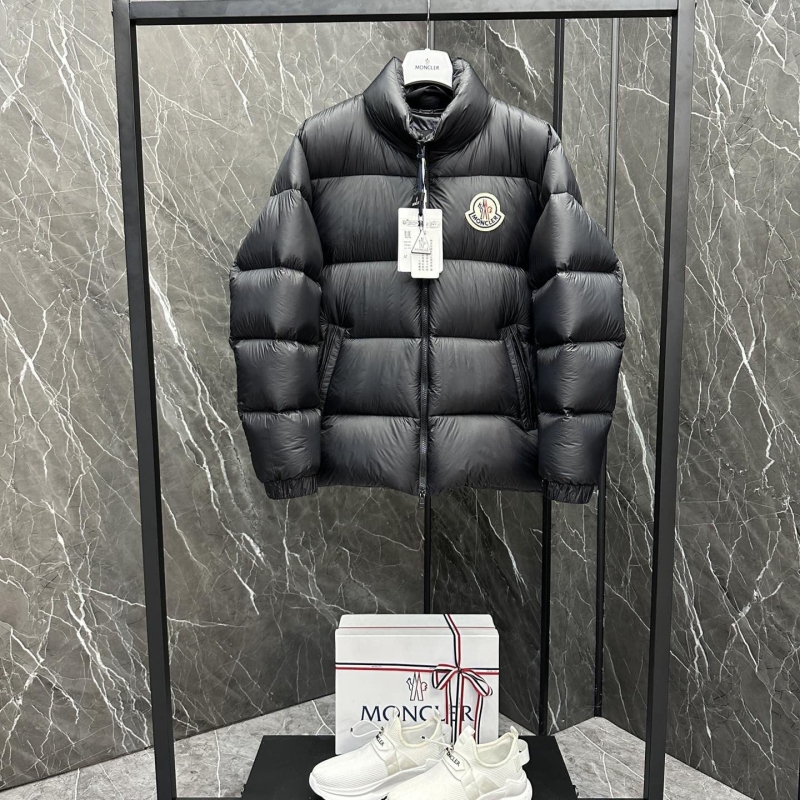 G*u*i down coat
